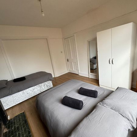 Very Nice Triple Room At 2 Iveragh Rd-5 Dublin Buitenkant foto