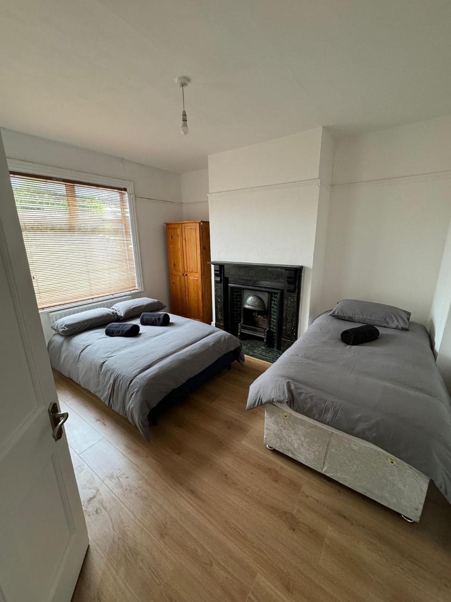 Very Nice Triple Room At 2 Iveragh Rd-5 Dublin Buitenkant foto